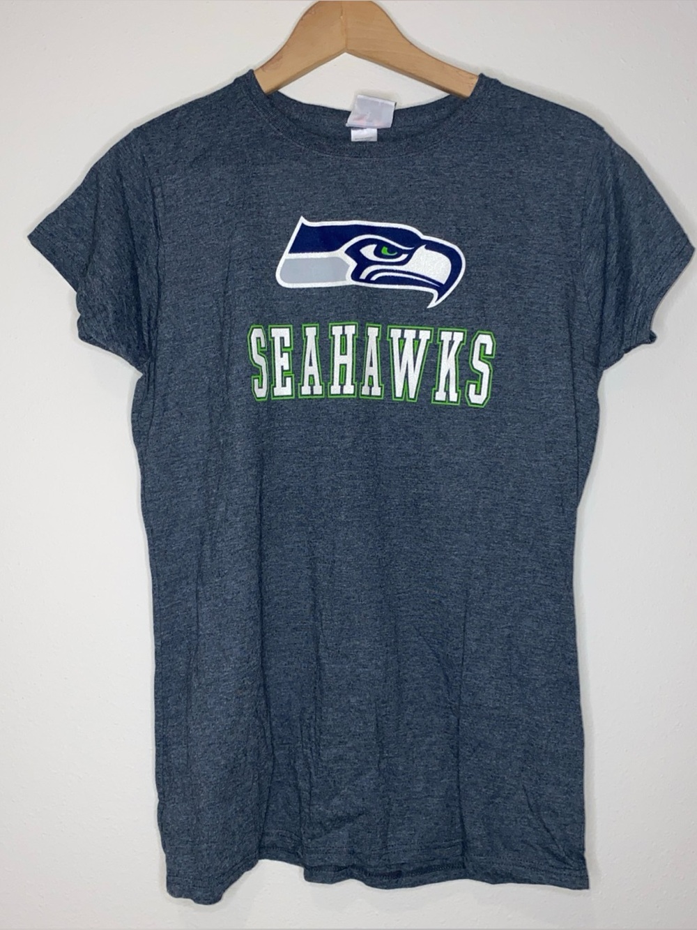 Seattle Seahawks Short Sleeve Gray T Shirt Woman’s XL NWT Glitter NFL
